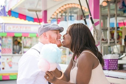 Carnival Engagement Photos || Marlayna Photography || Charm City Wed || www.charmcitywed.com