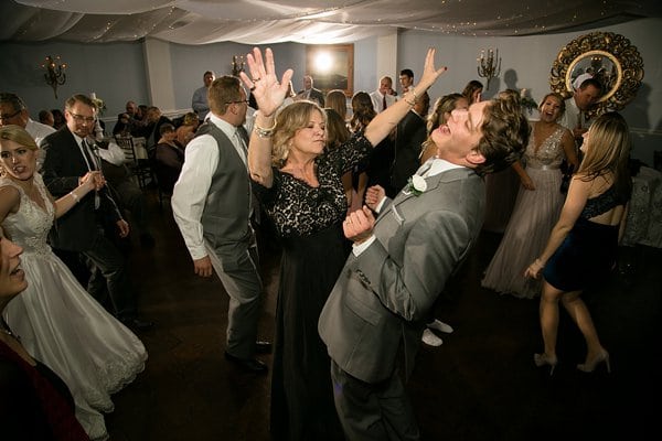 Mansion at Valley Country Club Wedding || Living Radiant Photography || Charm City Wed || www.charmcitywed.com