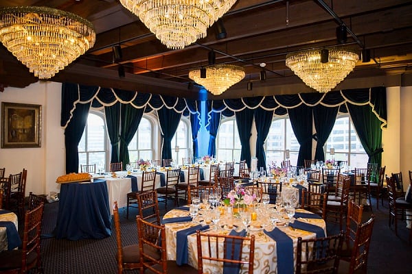 1840s Plaza Wedding || Anna Schmidt Photography || Charm City Wed || www.charmcitywed.com