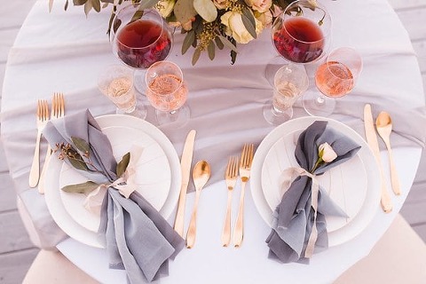 Coastal Wedding Inspiration || Brooke Michelle Photography || Adriana Marie Events || Charm City Wed || www.charmcitywed.com