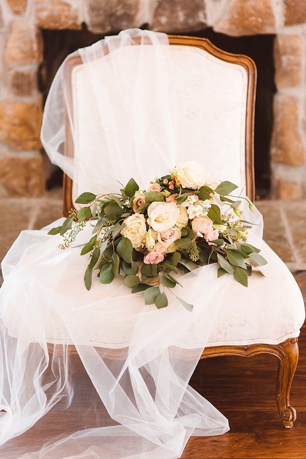 Coastal Wedding Inspiration || Brooke Michelle Photography || Adriana Marie Events || Charm City Wed || www.charmcitywed.com