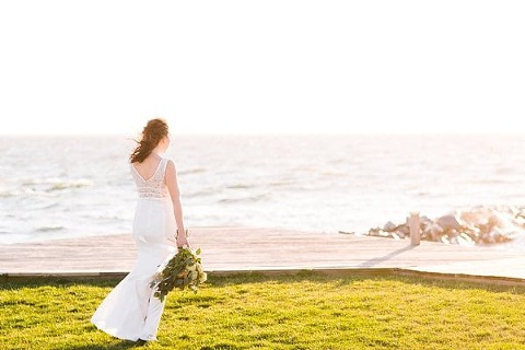 Coastal Wedding Inspiration || Brooke Michelle Photography || Adriana Marie Events || Charm City Wed || www.charmcitywed.com