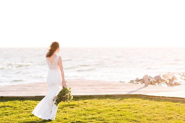 Coastal Wedding Inspiration || Brooke Michelle Photography || Adriana Marie Events || Charm City Wed || www.charmcitywed.com