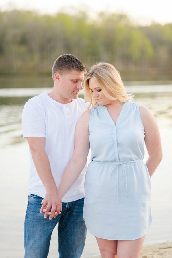 Outdoor Engagement Session || Sknow Photo || Charm City Wed || www.charmcitywed.com