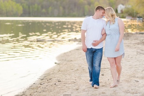 Outdoor Engagement Session || Sknow Photo || Charm City Wed || www.charmcitywed.com