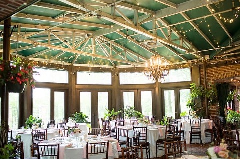 Spring Gramercy Mansion Wedding || Kira Nichole Photography || Charm City Wed || www.charmcitywed.com