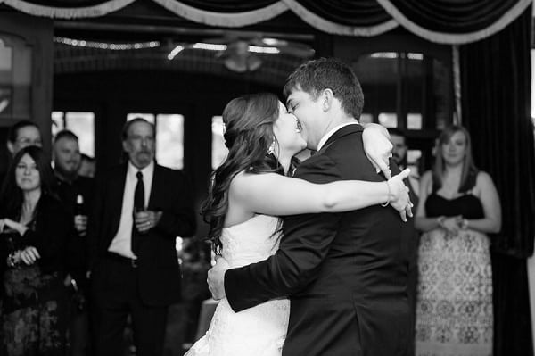 Spring Gramercy Mansion Wedding || Kira Nichole Photography || Charm City Wed || www.charmcitywed.com