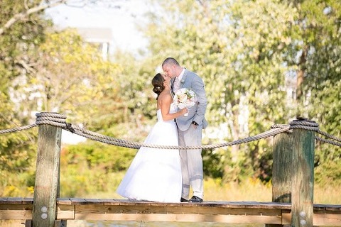 Waters Edge Event Center Wedding || Living Radiant Photography || Charm City Wed || www.charmcitywed.com