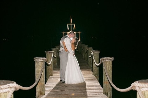 Waters Edge Event Center Wedding || Living Radiant Photography || Charm City Wed || www.charmcitywed.com