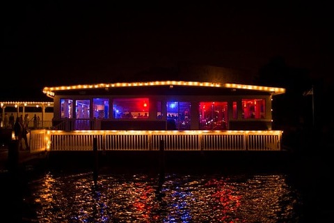 4th of July Wedding at the Anchor Inn || JFannon Photography || Charm City Wed || www.charmcitywed.com