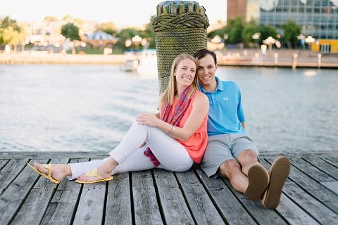 Downtown Baltimore Engagement Session || Nicole Barr Photography || Charm City Wed || www.charmcitywed.com