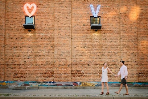 Downtown Baltimore Engagement Session || Nicole Barr Photography || Charm City Wed || www.charmcitywed.com