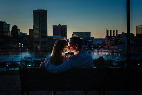 Downtown Baltimore Engagement Session || Nicole Barr Photography || Charm City Wed || www.charmcitywed.com