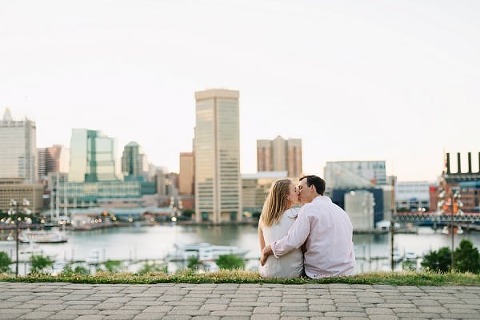 Downtown Baltimore Engagement Session || Nicole Barr Photography || Charm City Wed || www.charmcitywed.com