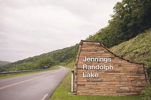 Jennings Randolph Lake Wedding || Jacqie Q Photography || Charm City Wed || www.charmcitywed.com