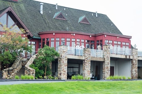 Mountain Branch Golf Club Wedding || Kathleen Hertel Photography || Charm City Wed || www.charmcitywed.com