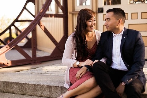 Warm and Sunny Engagement Session || Tira Paige Photography || Charm City Wed || www.charmcitywed.com