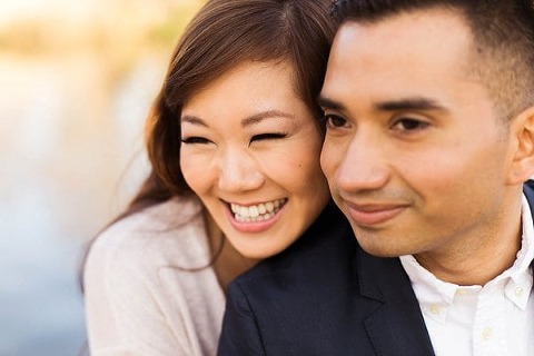 Warm and Sunny Engagement Session || Tira Paige Photography || Charm City Wed || www.charmcitywed.com