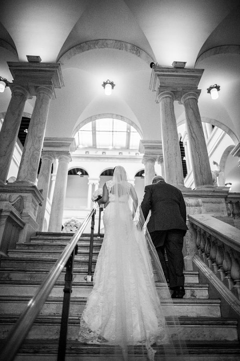 Walters Art Museum Wedding || Anna Schmidt Photography || Charm City Wed || www.charmcitywed.com