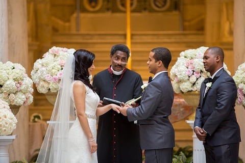 Walters Art Museum Wedding || Anna Schmidt Photography || Charm City Wed || www.charmcitywed.com