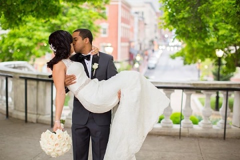 Walters Art Museum Wedding || Anna Schmidt Photography || Charm City Wed || www.charmcitywed.com