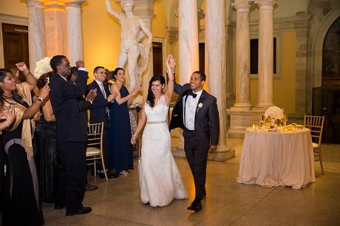 Walters Art Museum Wedding || Anna Schmidt Photography || Charm City Wed || www.charmcitywed.com