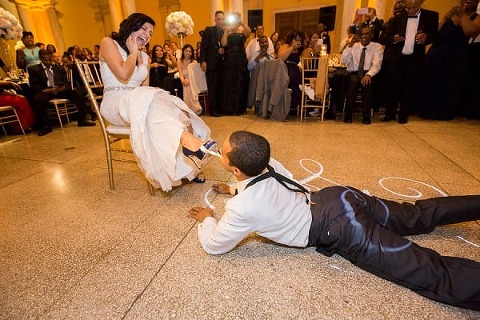 Walters Art Museum Wedding || Anna Schmidt Photography || Charm City Wed || www.charmcitywed.com