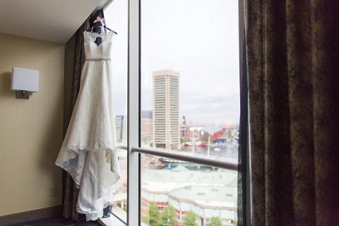 Walters Art Museum Wedding || Anna Schmidt Photography || Charm City Wed || www.charmcitywed.com