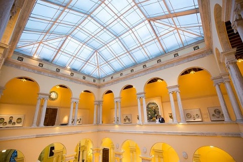 Walters Art Museum Wedding || Anna Schmidt Photography || Charm City Wed || www.charmcitywed.com