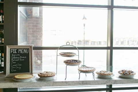 Waterfront Kitchen Wedding || Anny. Photography || Charm City Wed || www.charmcitywed.com