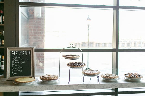 Waterfront Kitchen Wedding || Anny. Photography || Charm City Wed || www.charmcitywed.com Waterfront Kitchen Wedding || Anny. Photography || Charm City Wed || www.charmcitywed.com