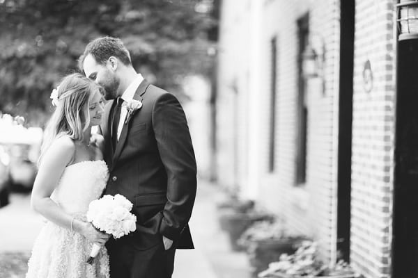 Waterfront Kitchen Wedding || Anny. Photography || Charm City Wed || www.charmcitywed.com Waterfront Kitchen Wedding || Anny. Photography || Charm City Wed || www.charmcitywed.com