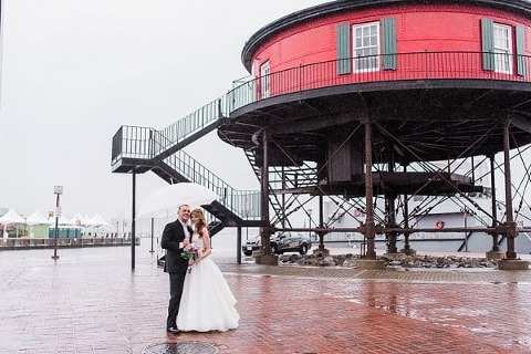 Baltimore Pier 5 Hotel Wedding || Liz Cowie Photography || Charm City Wed || www.charmcitywed.com
