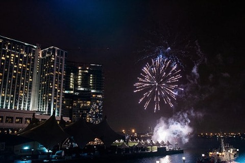 Baltimore Pier 5 Hotel Wedding || Liz Cowie Photography || Charm City Wed || www.charmcitywed.com