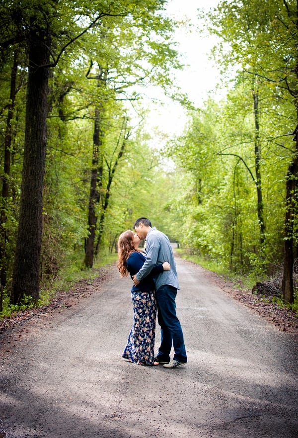Lush Spring Engagement Session || Katherine Elizabeth Photography || Charm City Wed || www.charmcitywed.com
