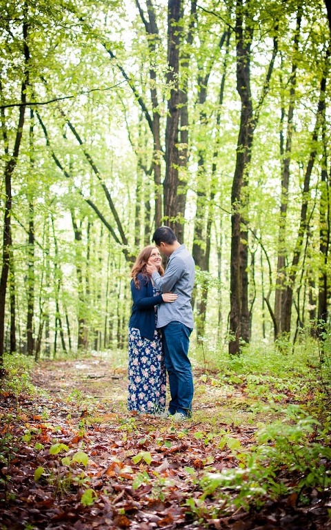 Lush Spring Engagement Session || Katherine Elizabeth Photography || Charm City Wed || www.charmcitywed.com