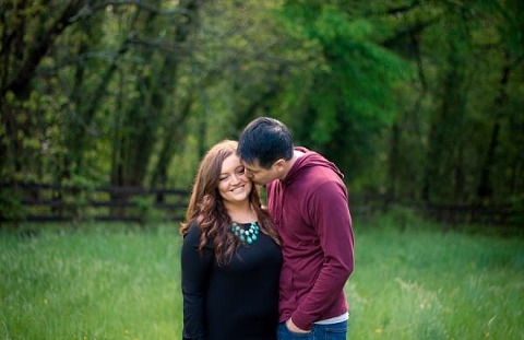 Lush Spring Engagement Session || Katherine Elizabeth Photography || Charm City Wed || www.charmcitywed.com
