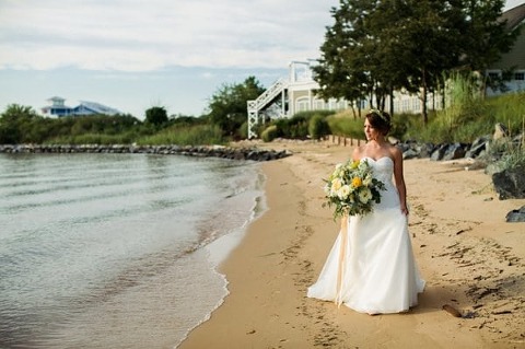 Pineapple Inspiration Chesapeake Bay Beach Club Styled Shoot || Emily Chastain Photography || Charm City Wed || www.charmcitywed.com