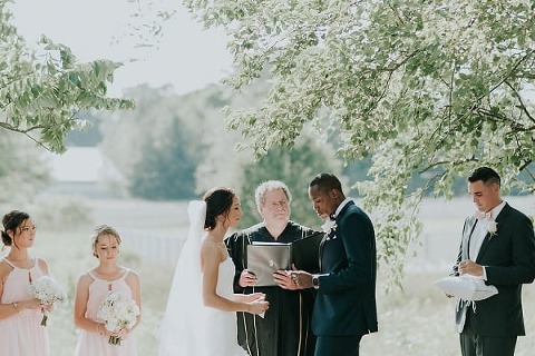 Romantic Backyard Wedding || Bekah Kay Creative || Charm City Wed || www.charmcitywed.com