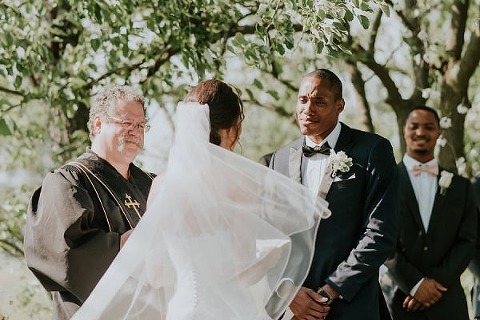 Romantic Backyard Wedding || Bekah Kay Creative || Charm City Wed || www.charmcitywed.com