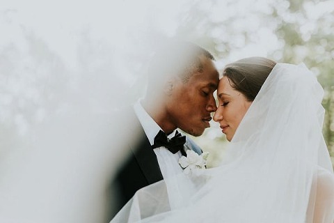 Romantic Backyard Wedding || Bekah Kay Creative || Charm City Wed || www.charmcitywed.com