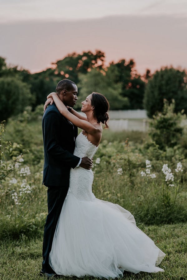 Romantic Backyard Wedding || Bekah Kay Creative || Charm City Wed || www.charmcitywed.com