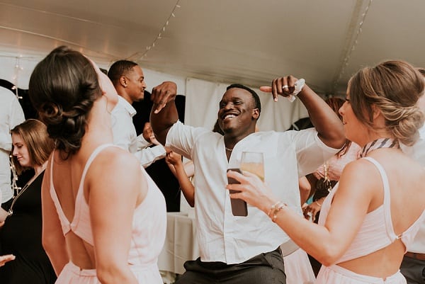 Romantic Backyard Wedding || Bekah Kay Creative || Charm City Wed || www.charmcitywed.com