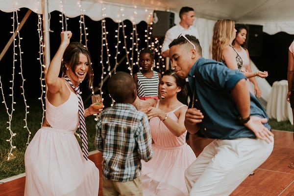 Romantic Backyard Wedding || Bekah Kay Creative || Charm City Wed || www.charmcitywed.com