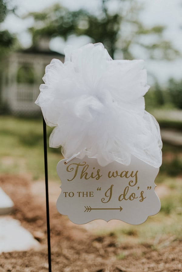 Romantic Backyard Wedding || Bekah Kay Creative || Charm City Wed || www.charmcitywed.com