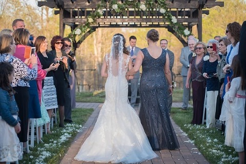 Running Hare Vineyard Wedding || Mike B Photography || Charm City Wed || www.charmcitywed.com
