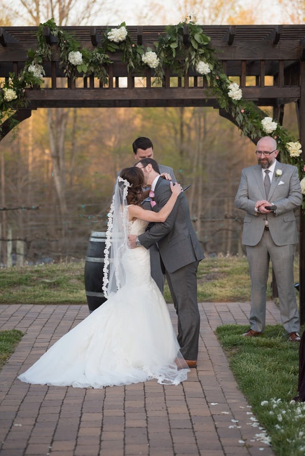 Running Hare Vineyard Wedding || Mike B Photography || Charm City Wed || www.charmcitywed.com