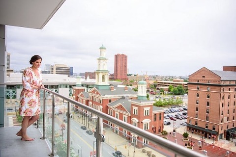 Summer Baltimore Museum of Industry Wedding || Annabelle Dando Photography || Charm City Wed || www.charmcitywed.com