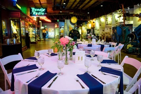 Summer Baltimore Museum of Industry Wedding || Annabelle Dando Photography || Charm City Wed || www.charmcitywed.com