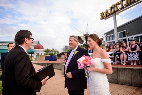 Summer Baltimore Museum of Industry Wedding || Annabelle Dando Photography || Charm City Wed || www.charmcitywed.com